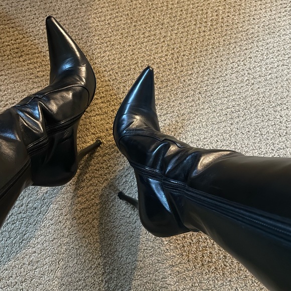 Stuart Weitzman Black Heeled Boots - Picture 2 of 13